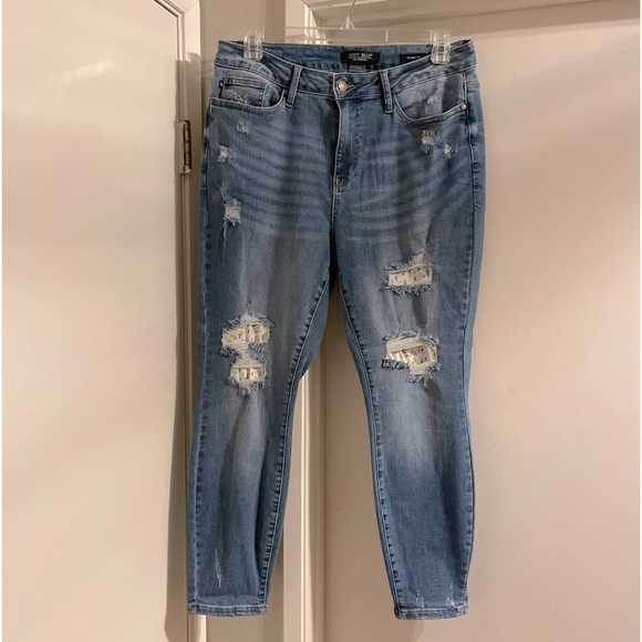 Judy Blue Jeans Skinny fit distressed with pineapple material. Never worn - Picture 1 of 4